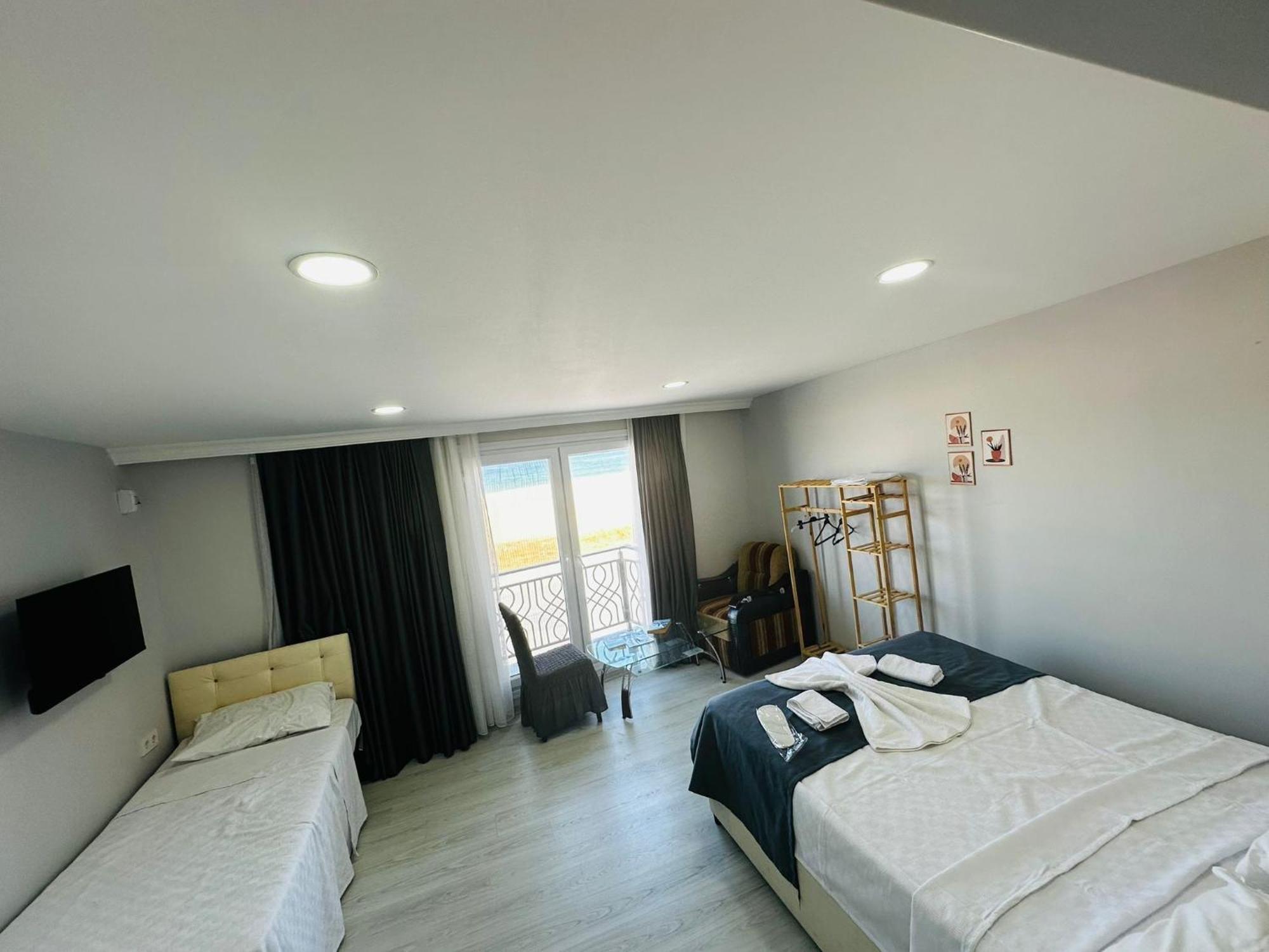 Holiday Beach Hotel Arnavutkoy Exterior foto